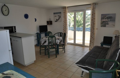 Les Hauts de Canet Apartment | Well-exposed T2 with air-conditioning in the bedroom and close to the municipal swimming pool.