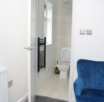 Havering Apartment | Well furnished 4 bedroom house in Rainham