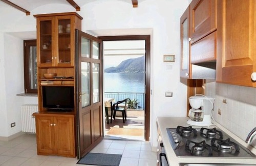 Tronzano Lago Maggiore Apartment | Well-kept 2-room apartment with large outdoor area & private beach