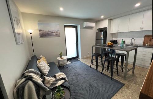 Devonport Apartment | Well located Apt with Loft Bedroom & Aircon