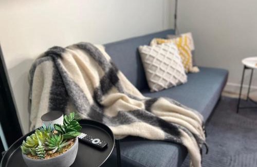 Devonport Apartment | Well located Apt with Loft Bedroom & Aircon