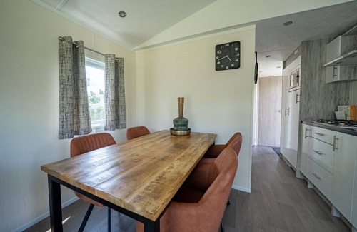 Dordtse Biesbosch Ski Chalet | Well-maintained chalet near Biesbosch
