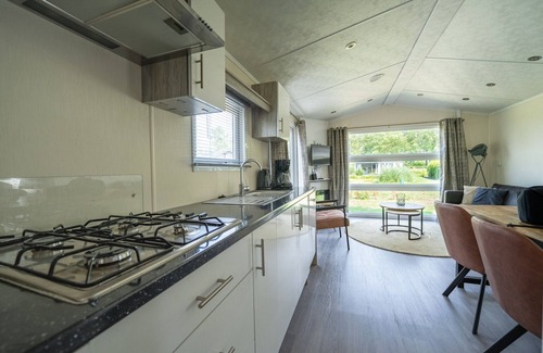 Dordtse Biesbosch Ski Chalet | Well-maintained Chalet Near Biesbosch