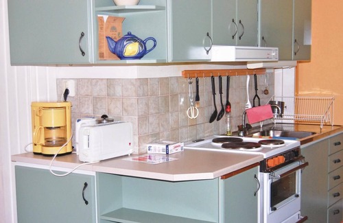 Rockneby House | Well-maintained holiday home with a glass veranda, only 40 metres from the beautiful Kalmarsund and