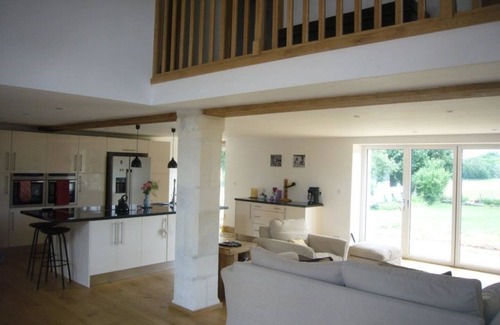 Chabanais House | Well maintained large country house with spacious garden and splash pool.
