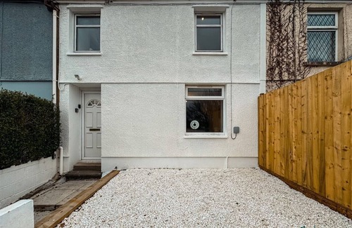 Dowlais House | Well presented 3 bedroom house
