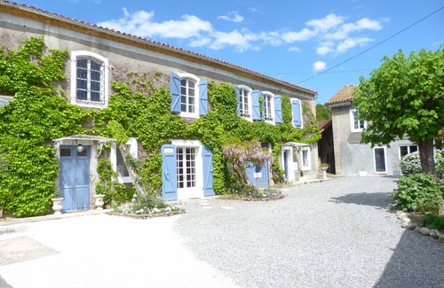 Villeneuve-de-Riviere House | Wellness center and its king size bedroom overlooking the Pyrenees