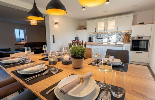 Brimingen House | Wellness vacation home, bath/WC with sauna and jacuzzi - Ferienhaus Im Lachergarten