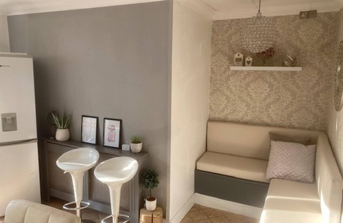 Mountain Ash House | Welsh Retreat With Stunning Views, Sleeps Upto 4