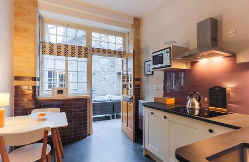 Penmorfa House | Wern Manor & The Butler's House - sleeps 18 guests in 7 bedrooms