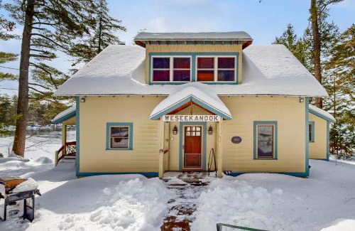 Meredith House | WeSeekANook