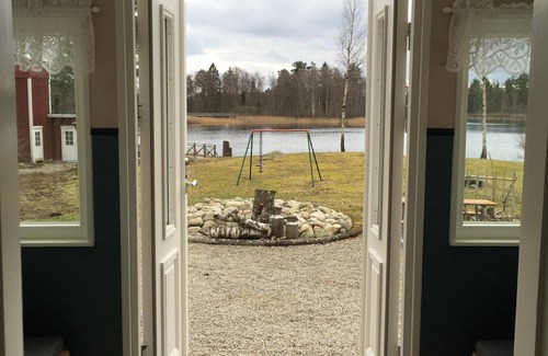 Ryd House | West bank location directly on the lake with sun terrace, sauna and boat