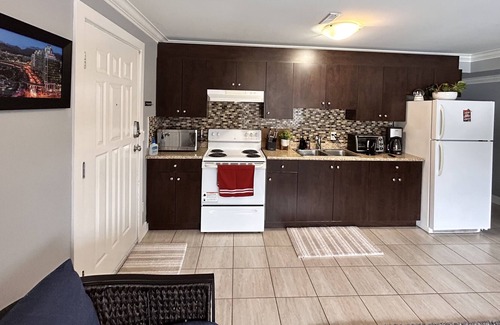 Guildford House | West coast Getaway 2 bedroom 1 bath