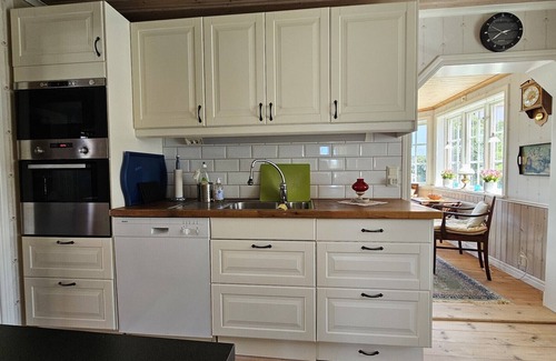 Edshultshall Ski Chalet | West Coast house 50m from the harbor in Edshultshall | SE09108