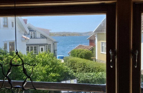 Edshultshall Ski Chalet | West Coast house 50m from the harbor in Edshultshall | SE09108