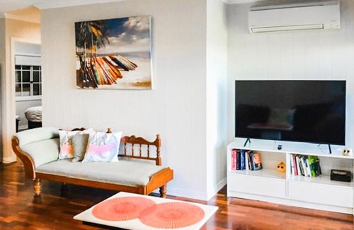 West End House | West End Luxury 4B3B Home w Parking and Home Pod Music System M9