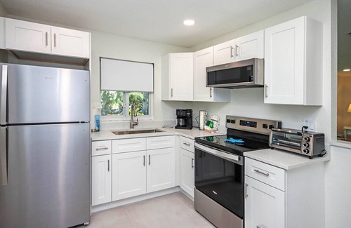 Tradewinds Cottage | West End Paradise Unit 2 Seahorse 3 - two bedroom suite w/water views