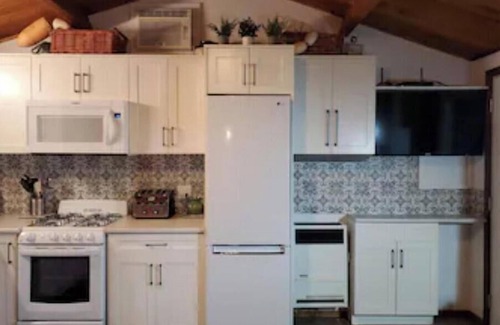 Blind Bay Cottage | West facing Waterfront Cottage w/private beach & buoy & dock access