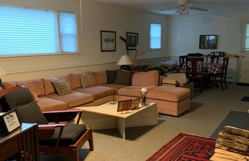 Maple Hill House | West Hartford furn. rm pvt bth. near UHART, CIGNA & dwtn Hartford all hospitals