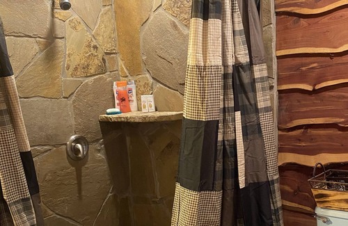 Oscar Cabin | West Haven Cabins - quiet country setting BLUE