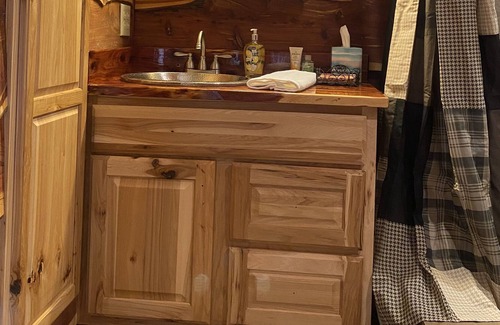 Oscar Cabin | West Haven Cabins - quiet country setting BLUE