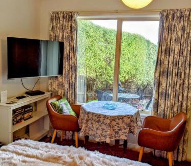 West Hobart Apartment | West Hobart self contained 2 bedroom studio walk to town