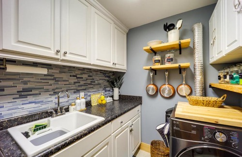 West Jefferson Apartment | West Jefferson Vacation Rental Near River