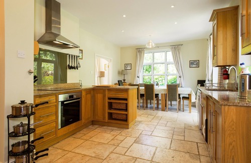 Church Knowle Apartment | West Lodge, Church Knowle. Sleeps 10 & baby