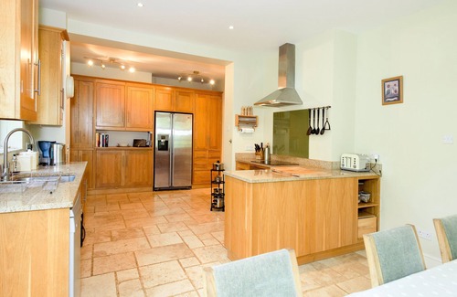 Church Knowle Apartment | West Lodge, Church Knowle. Sleeps 10 & baby