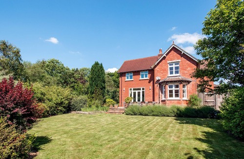 Church Knowle Apartment | West Lodge, Church Knowle. Sleeps 10 & baby