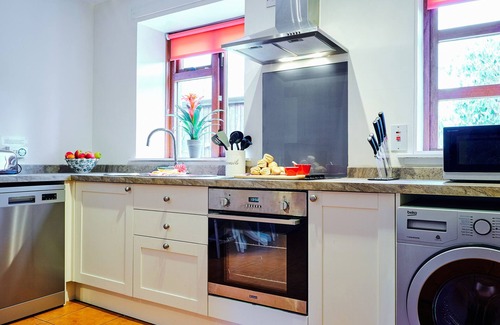 Bridgend of Lintrathen Cottage | WEST LODGE, pet friendly, character holiday cottage in Kirriemuir