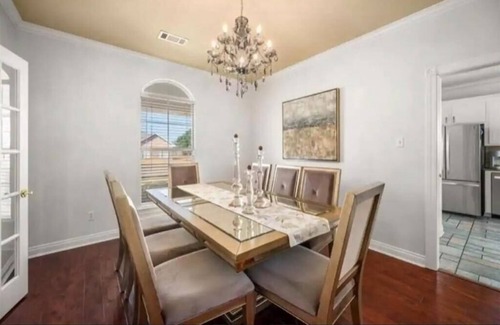 Alexandria House | WEST POINTE Piece of Mind HoMe Stays