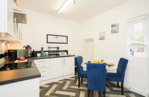 Sheffield City Centre Apartment | West Street Apartment: Free Parking, Rare Find