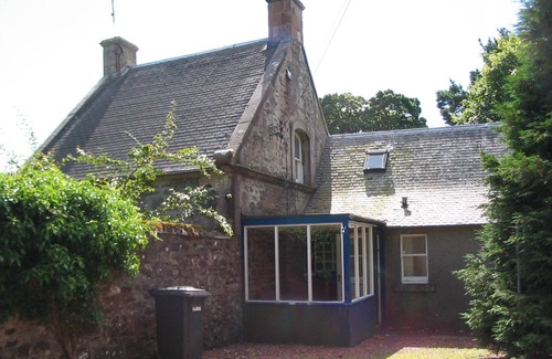 Biggar Cottage | West Twin, Carmichael Country Cottages. Ideal family cottage close to deer park. Pets welcome.