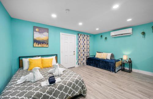 South Central Houston Apartment | West U Studio, Near Med Center, Stadiums & Zoo