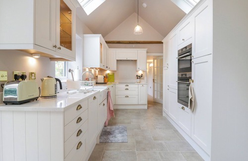 Feltwell Cottage | WEST VIEW, family friendly, character holiday cottage in Feltwell