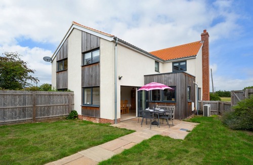 Saxmundham House | West View - Three Bedroom House, Sleeps 5