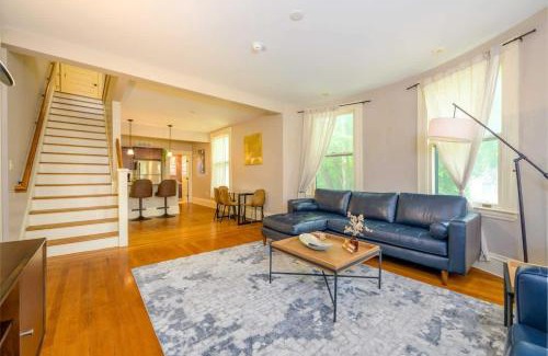 Eastside House | Westcott 2BD Apt in Mansion mins SU & JMA Dome