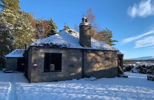 Grantown-on-Spey House | Wester Curr Cottage with private indoor swim pool and hot tub