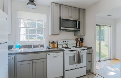 Jefferson Park Avenue House | Westerly Haven B: Walk to Scott Stadium!