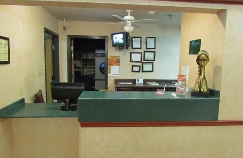 Hampton Hotel | Western Inn & Suites Hampton