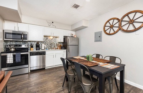 Fort Worth Apartment | Western Modern 2 Story Townhome - Pool, Gym, Park