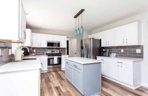 Westfield House | Westfield Gem! 7 Mins to Grand Park + Movie Room!