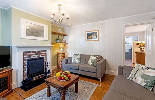 Winchester House | Westgate Cottage city centre cottage with garden