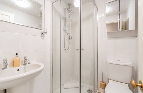 Winchester House | Westgate Cottage city centre cottage with garden