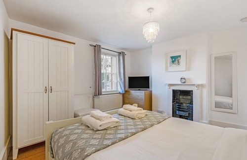 Winchester House | Westgate Cottage city centre cottage with garden