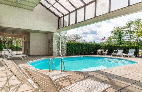 Westlake Hotel | WestSpring Inn - Westlake Cleveland