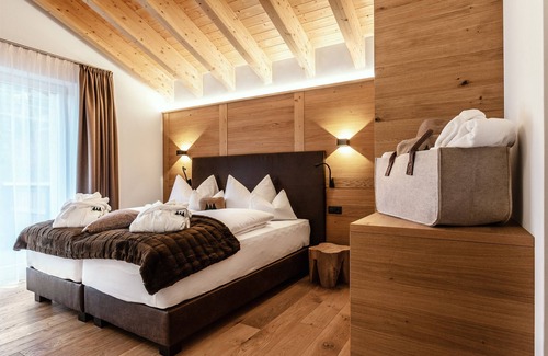 Wald am Arlberg Apartment | Westwood apartment, chalet apartment with indoor pool and sauna