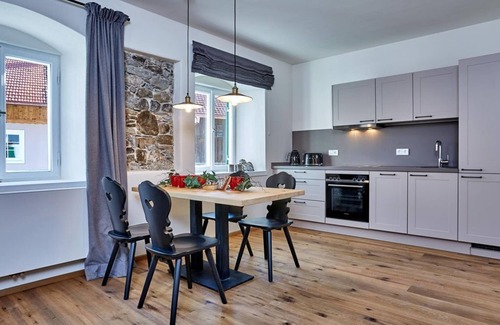 Unterammergau House | Wetztstoa-loft - Gasthof Stern