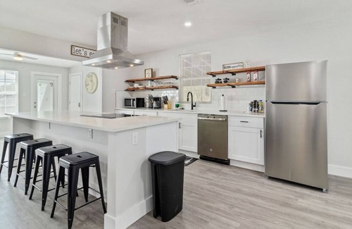 Jefferson House | WeWelcome you to our 4 Bed 2 Full Bath Duplex